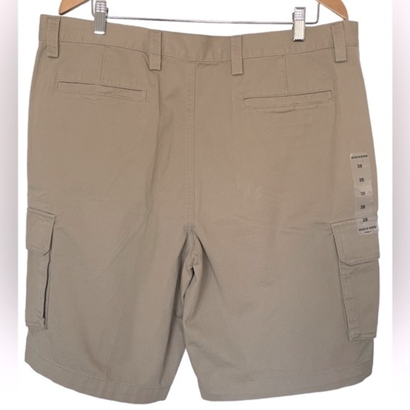 DOCKERS CARGO PANTS TAN SIZE 38   NWOT - Picture 2 of 9